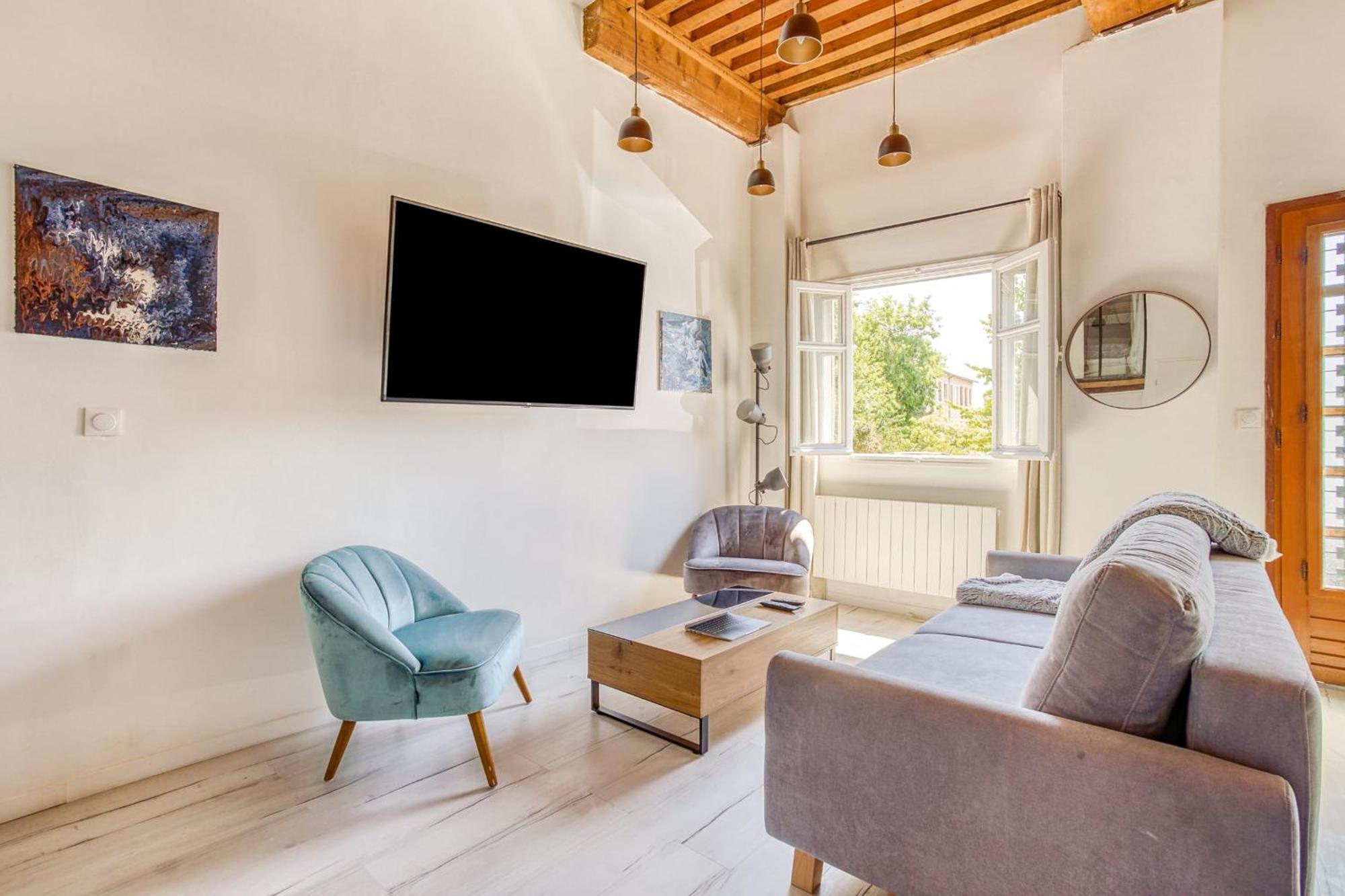 Charming 6-Person Apartment Terreaux & Croix Rousse Area Лион Экстерьер фото